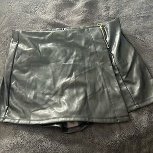 Women’s pleather skort